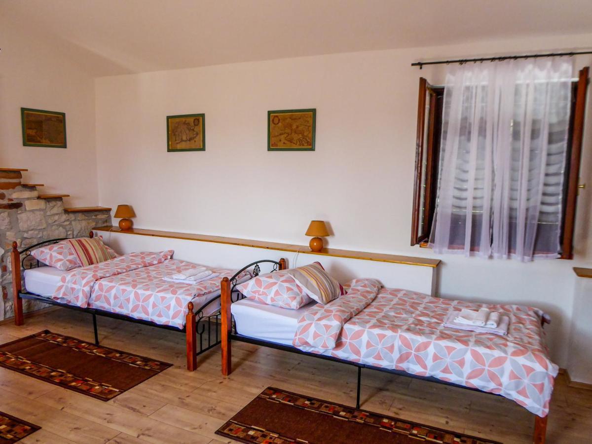 Willa Casa Istriana Nona Pina Kaštelir Zewnętrze zdjęcie