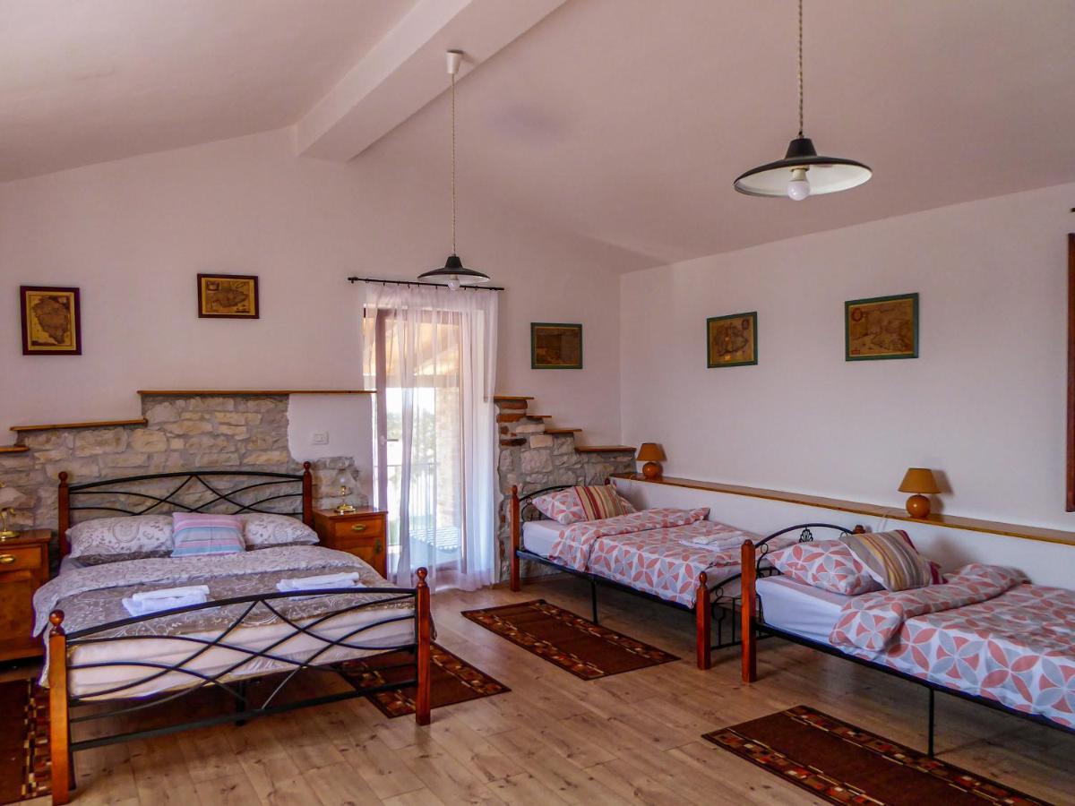 Willa Casa Istriana Nona Pina Kaštelir Zewnętrze zdjęcie